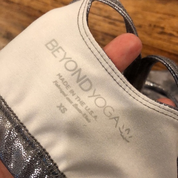 Beyond Yoga Racerback Bra in Foil Tie Dye XS - Picture 7 of 9